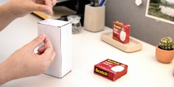 Verstärken von Aktenordnern mit Scotch® Super-Hold Klebeband
