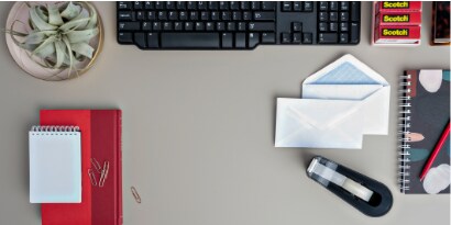 Verschließen Sie Umschläge mit Scotch® Super-Hold Tape
